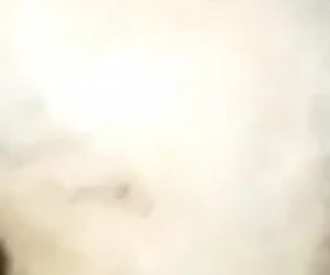 수간야동 : 와이프 보지구멍을 못찾는 개한데 남편이 개 자지를 와이프 보지에 넣도록 도와줍니다